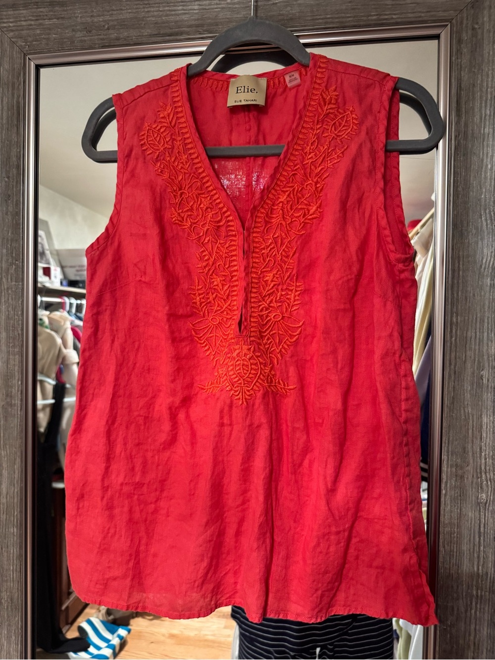 Elie Tahari Red Sleeveless Embroidered V-Neck Tank